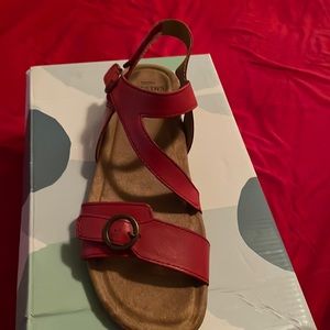 Earth Orgins sandal style Beck